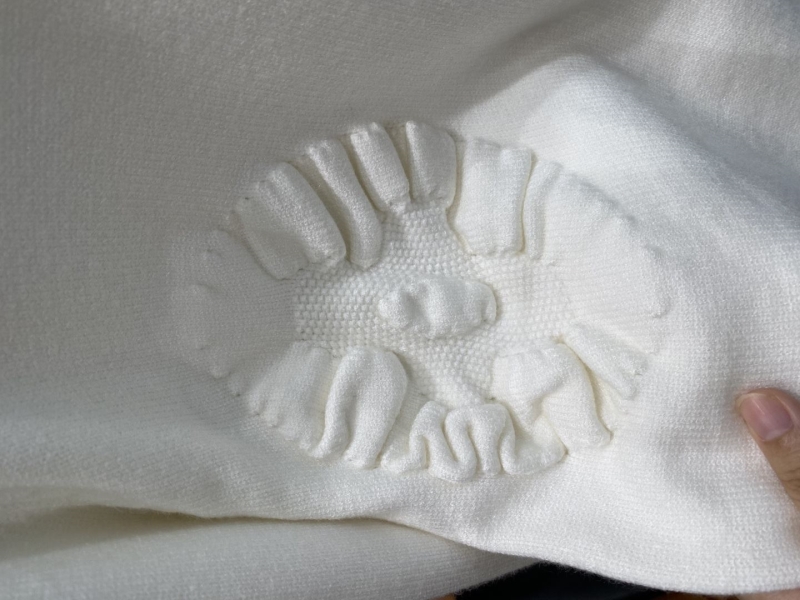 l0vis Vvtt0n sweater